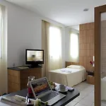 Quality Hotel & Suites Morrison\'S I